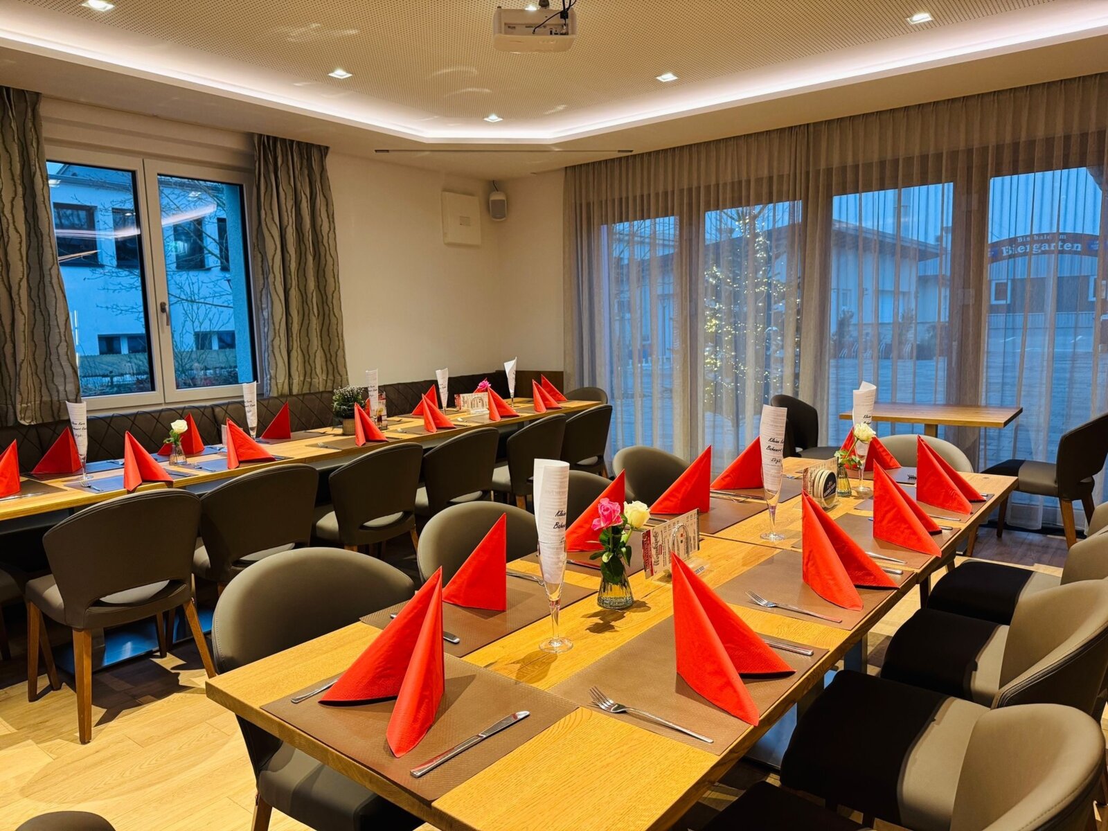 Sitzgelegenheiten im Gasthaus Pizzeria Bahnwirt